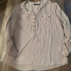 Fylo button up blouse ❤️ $5 must bundle 3+❤️